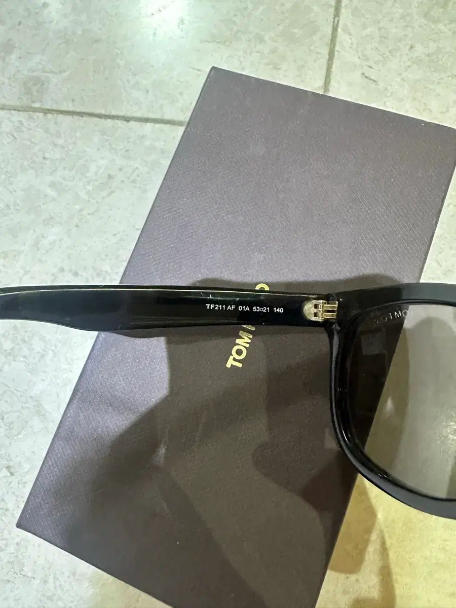 トムフォード サングラス TF211 AF 01A - メルカリ