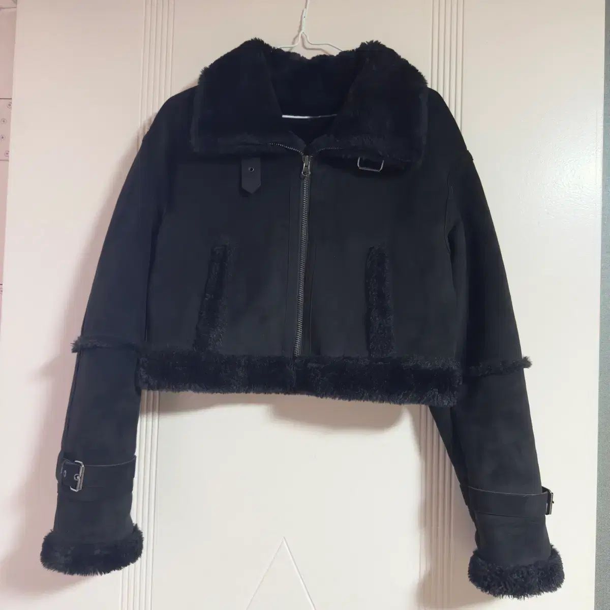 ムートン ブラック