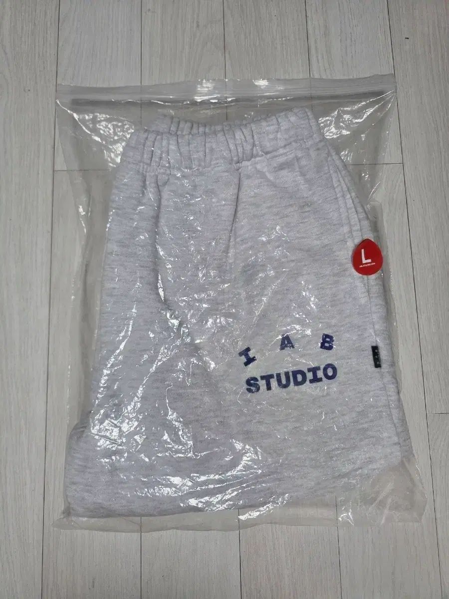 IAB Studio ライトグレー スウェットパンツ L