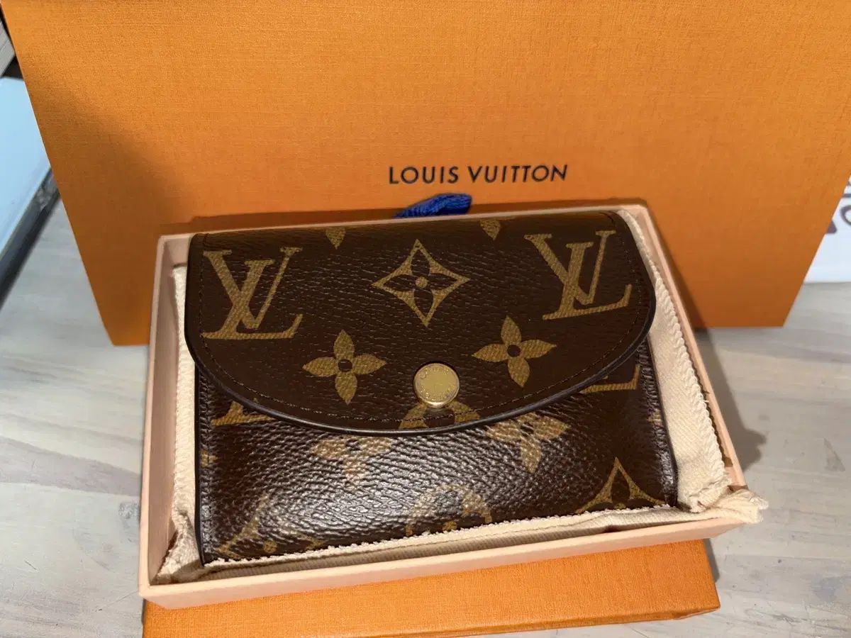 Louis Vuitton ルイヴィトン ロザリ コイン ファー ピンク