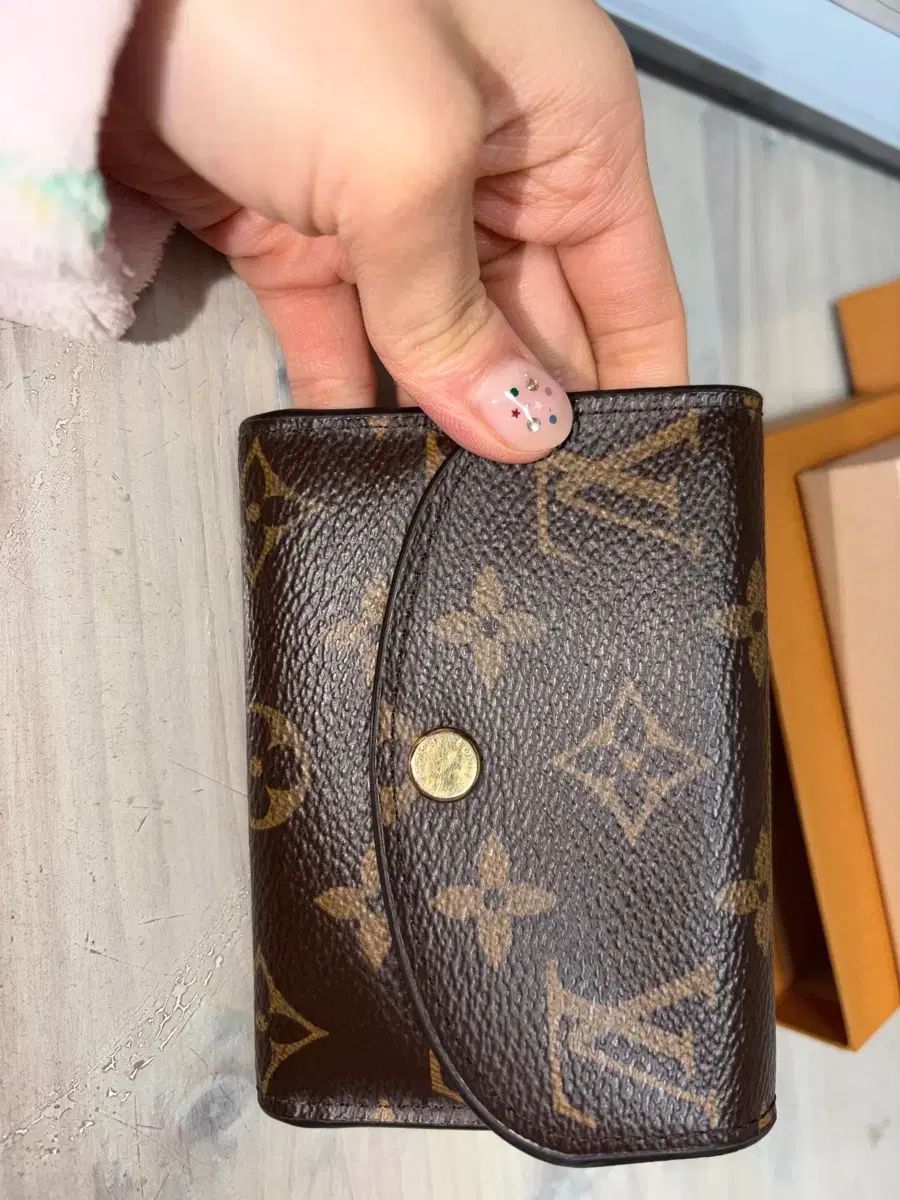 Louis Vuitton ルイヴィトン ロザリ コイン ファー ピンク