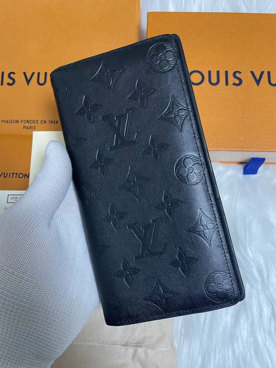 Louis Vuitton ルイヴィトン ブラッツァ ウォレット モノグラム シャドウ 長財布