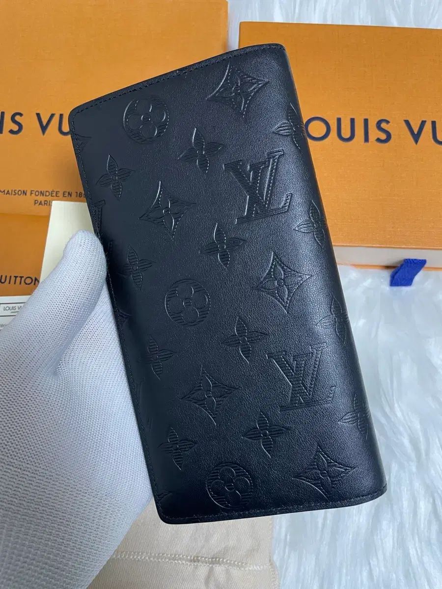 Louis Vuitton ルイヴィトン ブラッツァ ウォレット モノグラム シャドウ 長財布