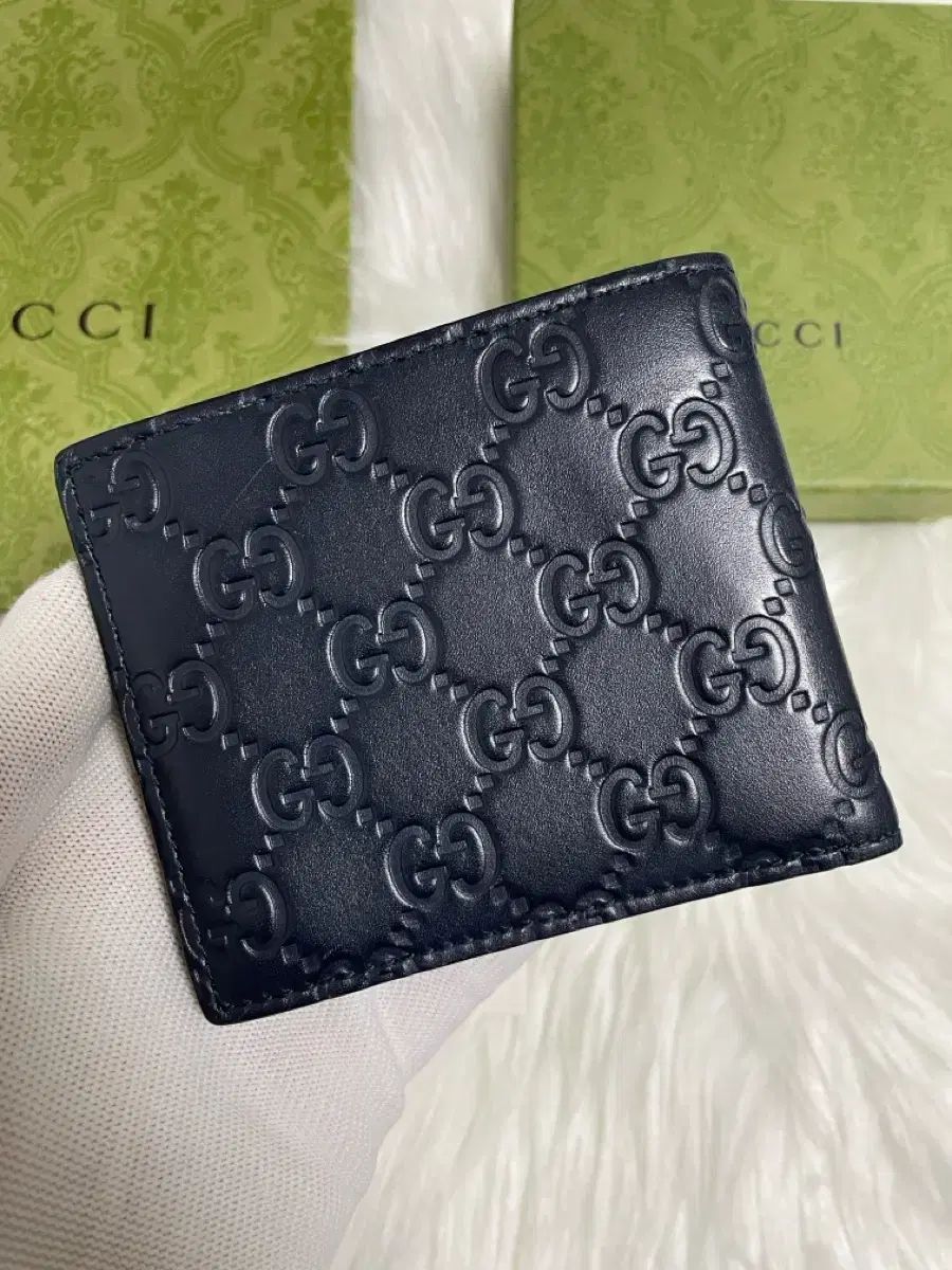 S 級 グッチ シグネチャー 二つ折り財布