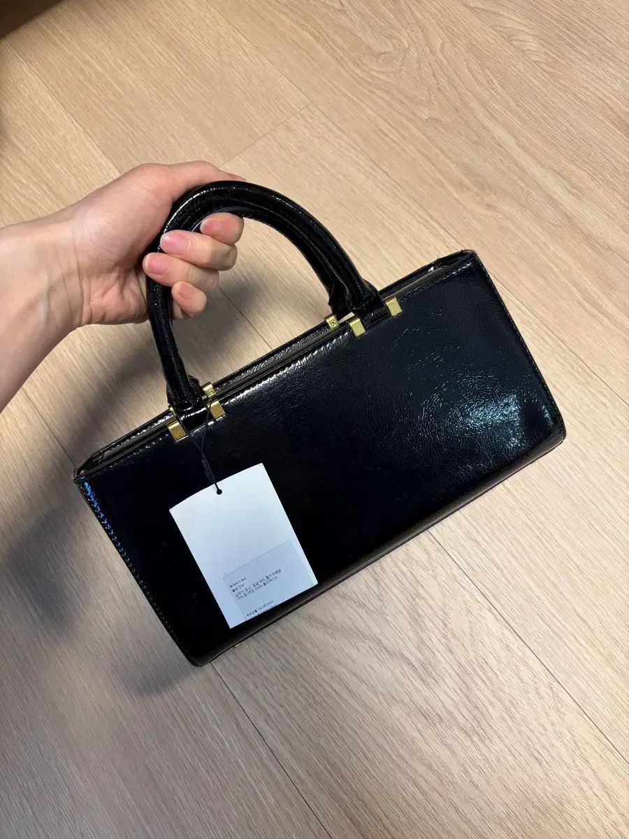 ZARA ブラック エナメル チェーン ショルダーバッグ