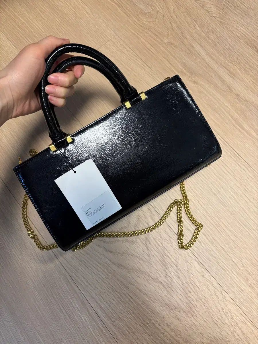 ZARA ブラック エナメル チェーン ショルダーバッグ