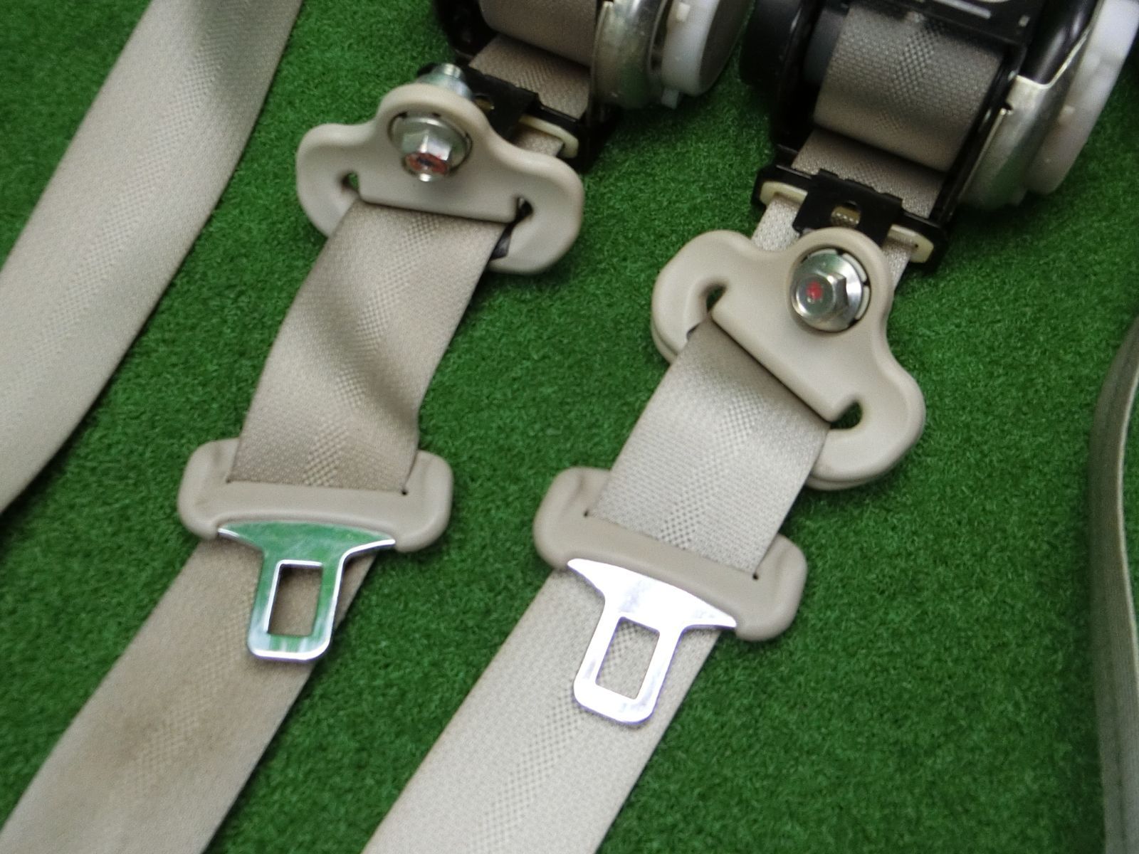 12740 日産 デイズルークス B 21 A フロント シートベルト 左右セット キャッチ 6273412 6273413