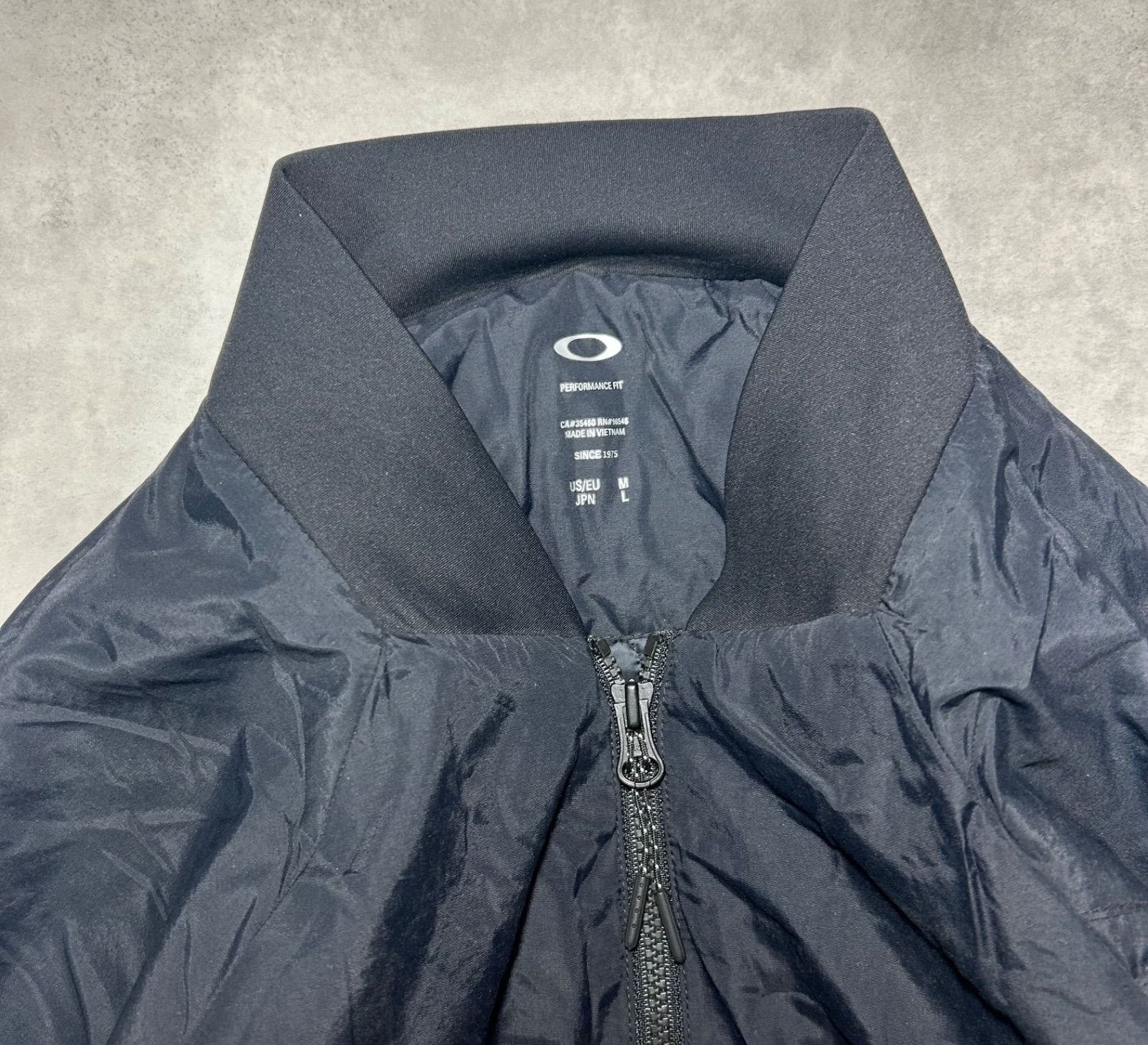 美品】オークリー 中綿キルティングジャケット 黒 L テック系 OAKLEY