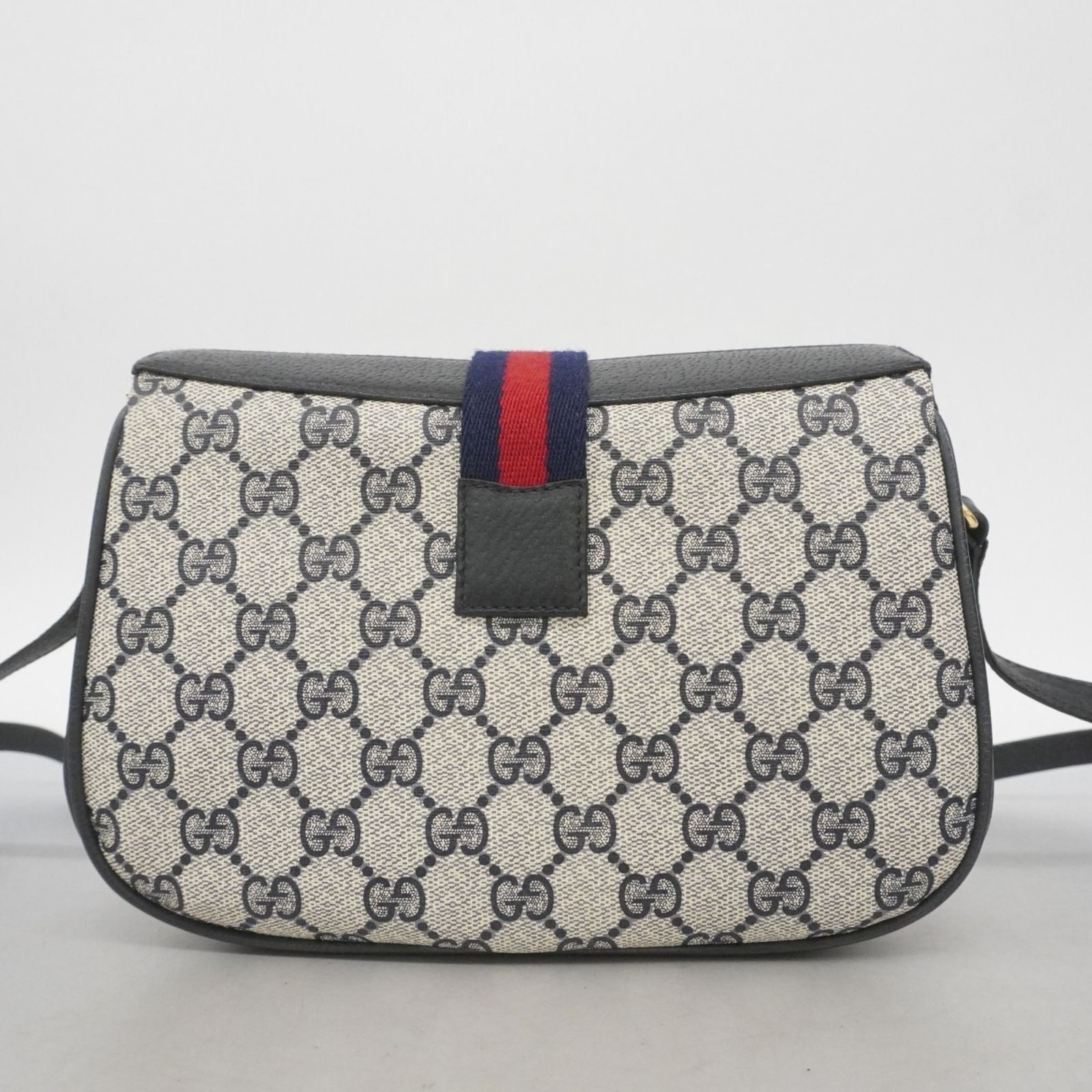 ベージュ ネイビー