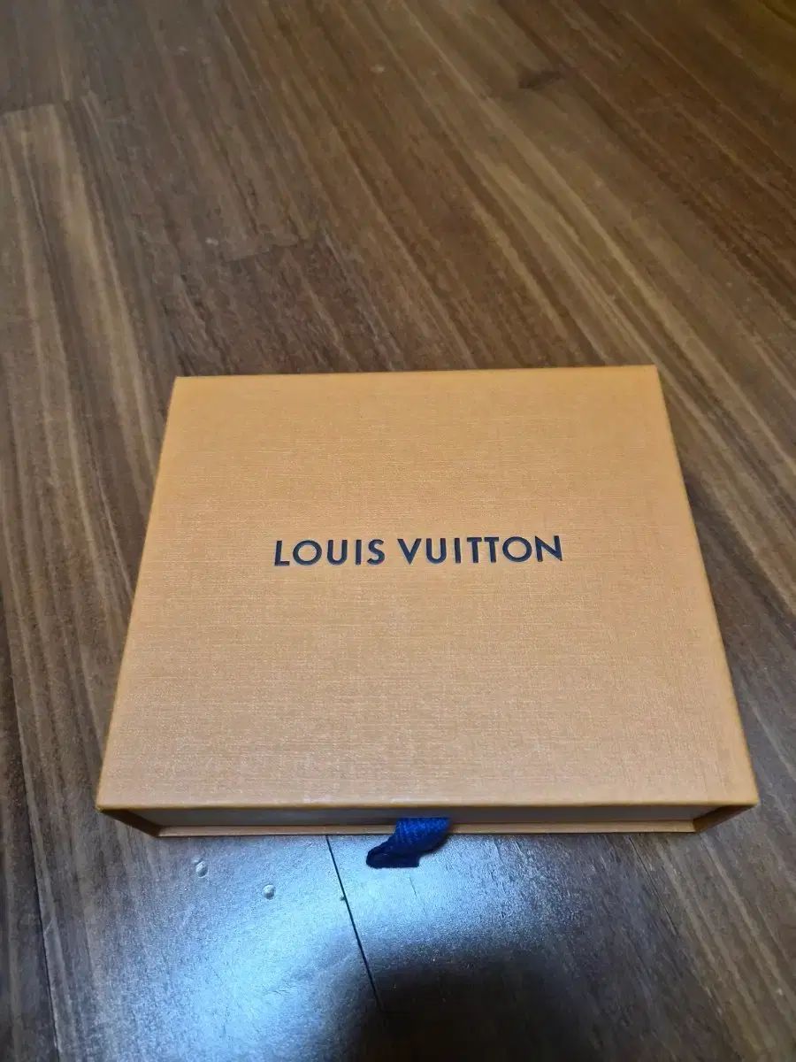Louis Vuitton ヴィクトリン 財布 マヒナ ガレ