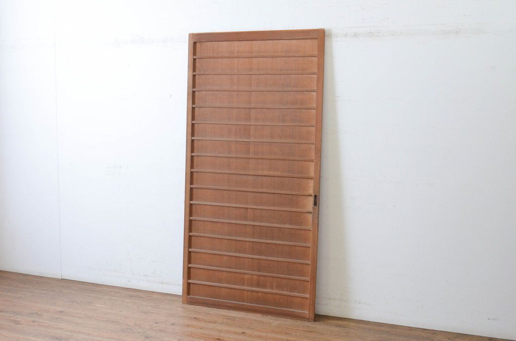 現状販売 舞良戸 アンティーク建具 昭和初期 上手物 柾目 まいらど 横桟板戸 引き戸 4～7営業日前後で発送 修理加工希望の方3ヶ月程で発送 R-065254
