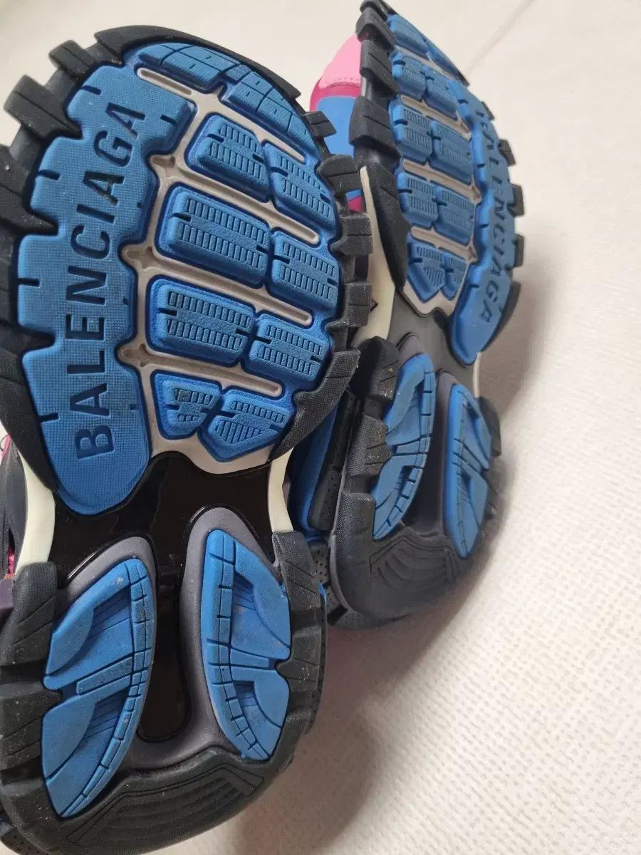 トラック ピンク