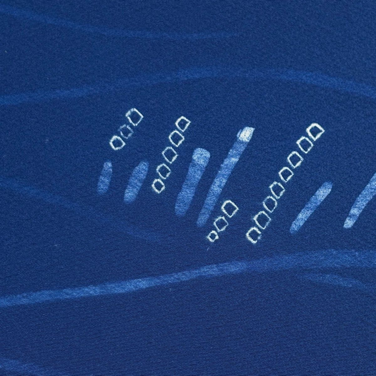 反物 秀品 付下げ 天然泥藍染 落款 幾何学 絞り 藍色 正絹