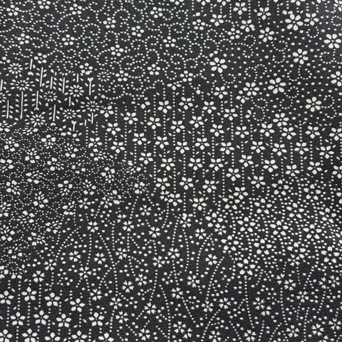 小紋 紋意匠 全体柄 花唐草模様 正絹 反物 反物 秀品 小紋 小花 花唐草 墨色 正絹 【中古】 - メルカリ