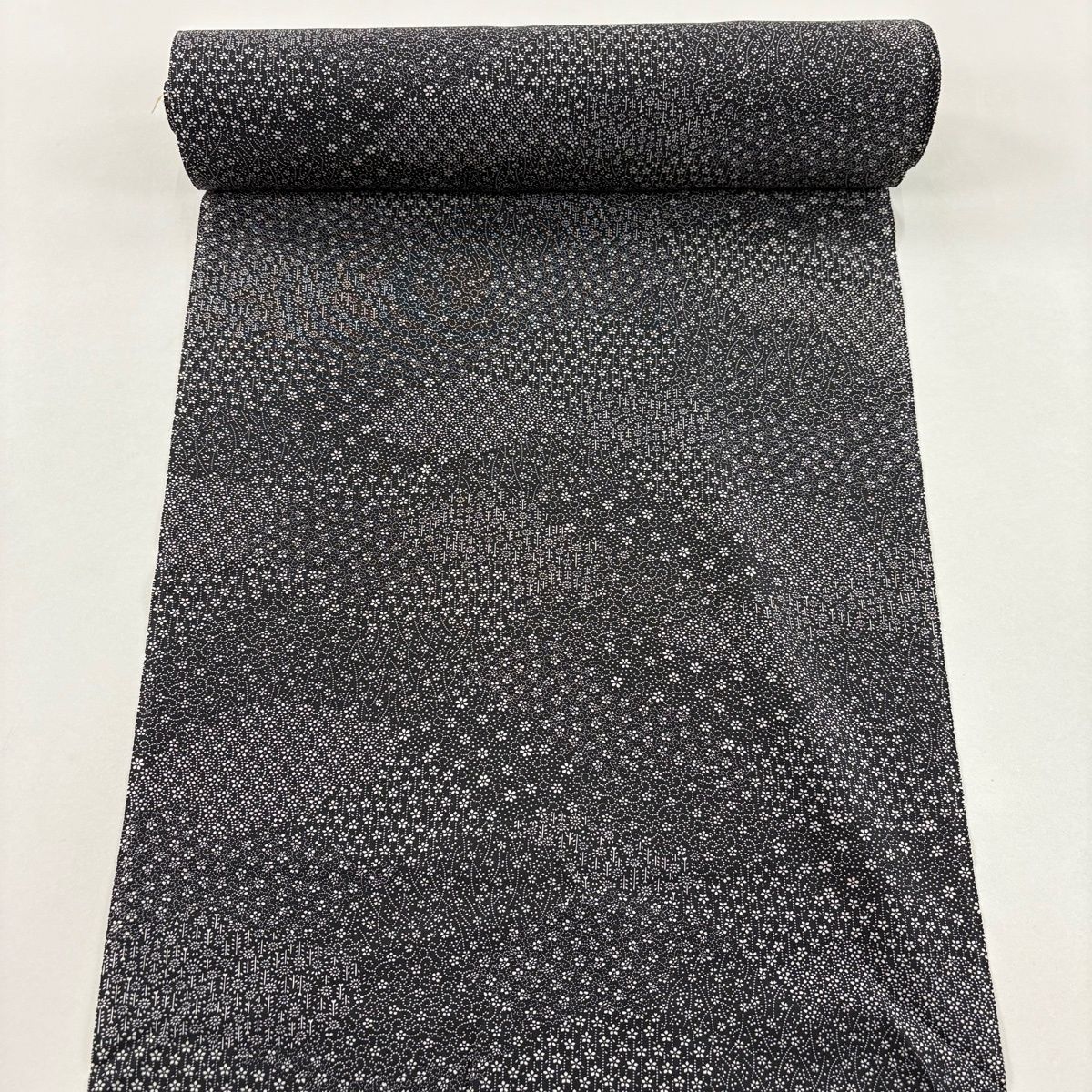反物 秀品 小紋 小花 花唐草 墨色 正絹 【中古】 - メルカリ