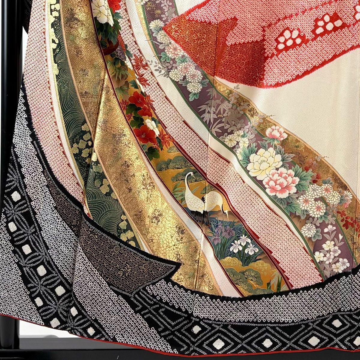 振袖 身丈157 cm 裄丈66 M 袷 束ね熨斗 牡丹 金彩 染め分け 赤 正絹 秀品