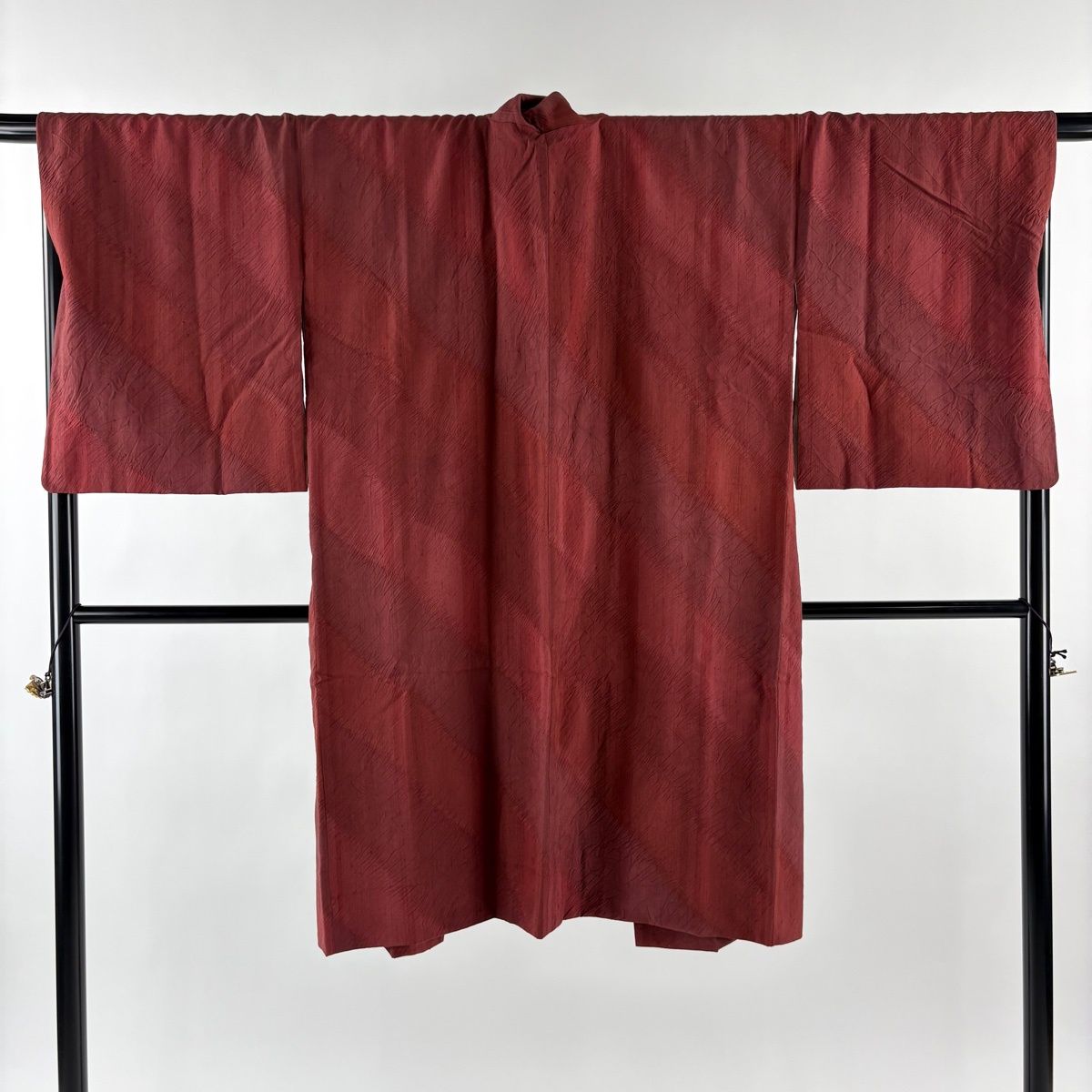 道中着 身丈109.5 cm 裄丈69 L 和装コート 着物衿 紬地 斜縞 絞り えんじ色 正絹 秀品