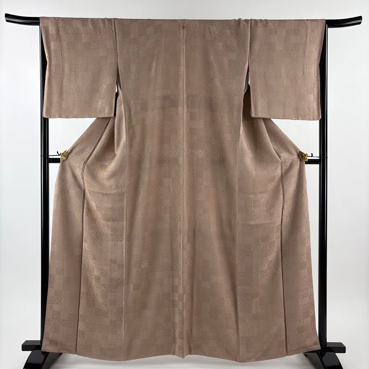 色無地 身丈164 cm 裄丈67 M 袷 地紋 サーモンピンク 正絹 秀品 一つ紋