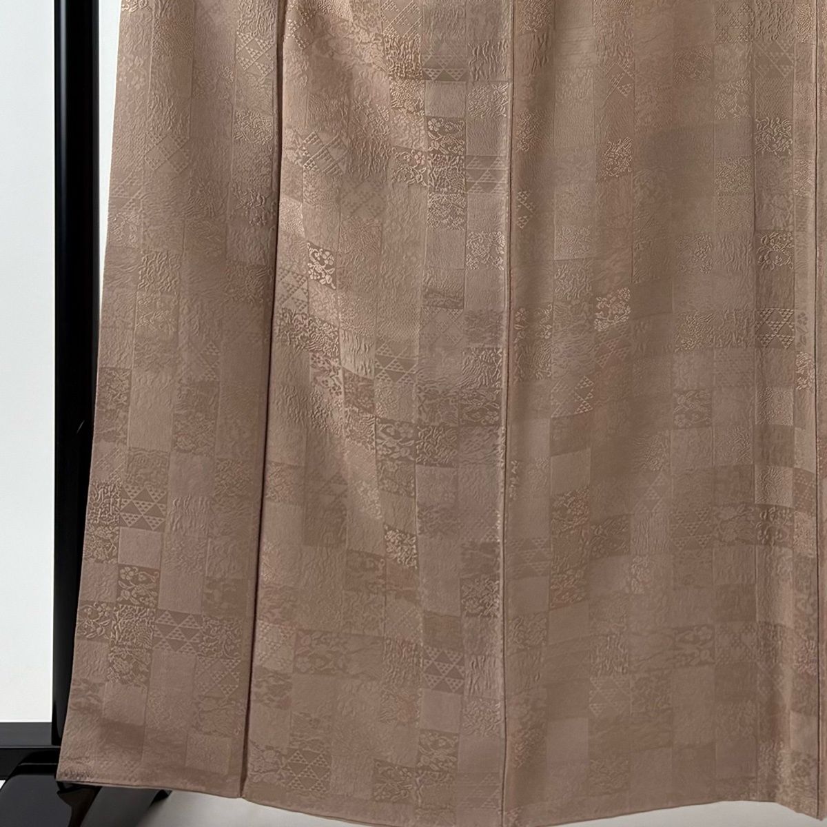 色無地 身丈164 cm 裄丈67 M 袷 地紋 サーモンピンク 正絹 秀品 一つ紋