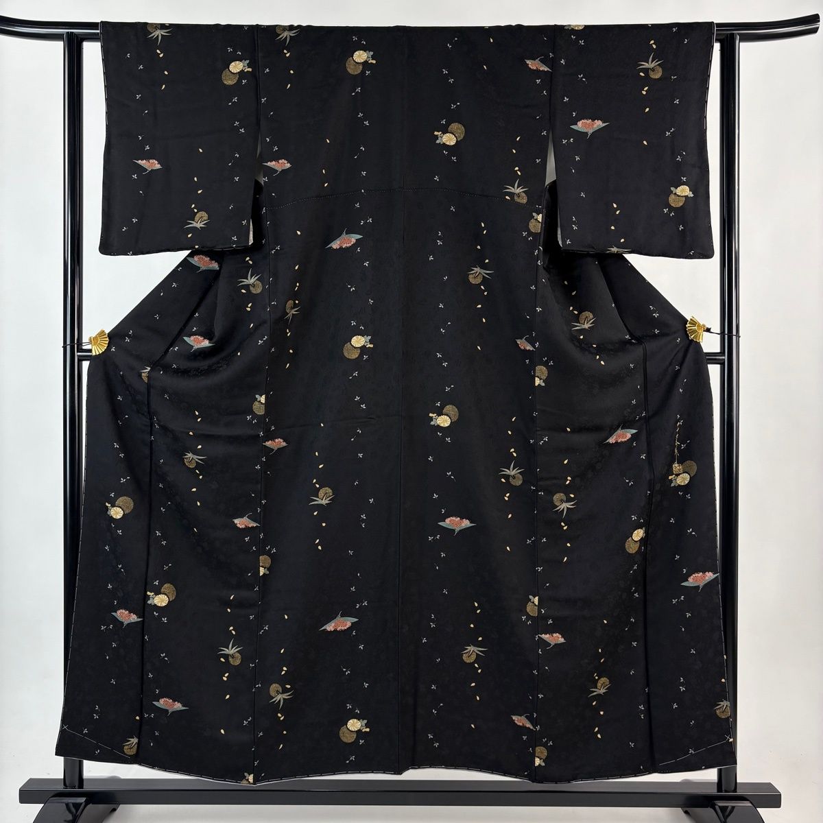 小紋 身丈155.5 cm 裄丈62 S 袷 千地泰弘 落款 菊 草花 金彩 黒 正絹