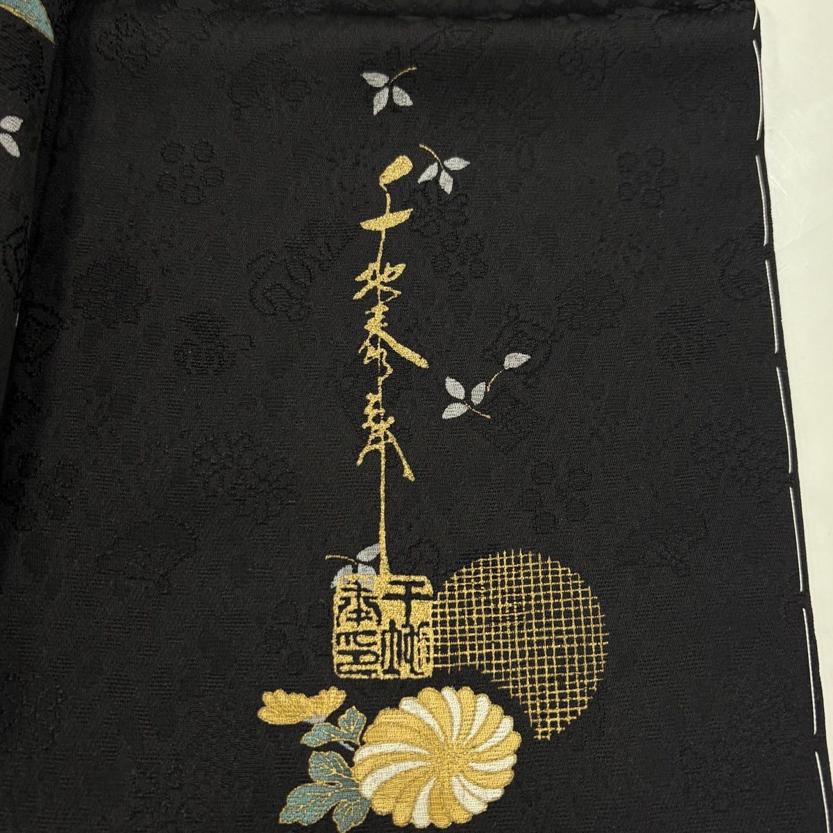 小紋 身丈155.5 cm 裄丈62 S 袷 千地泰弘 落款 菊 草花 金彩 黒 正絹 小紋 着物