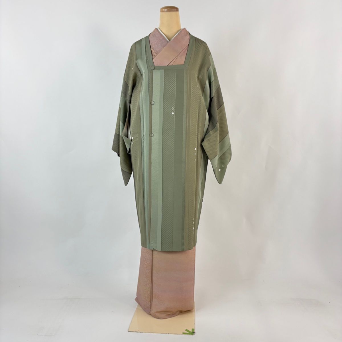 道行 身丈105.5 cm 裄丈69.5 L 和装コート 角衿 縦縞 幾何学模様 灰緑 正絹