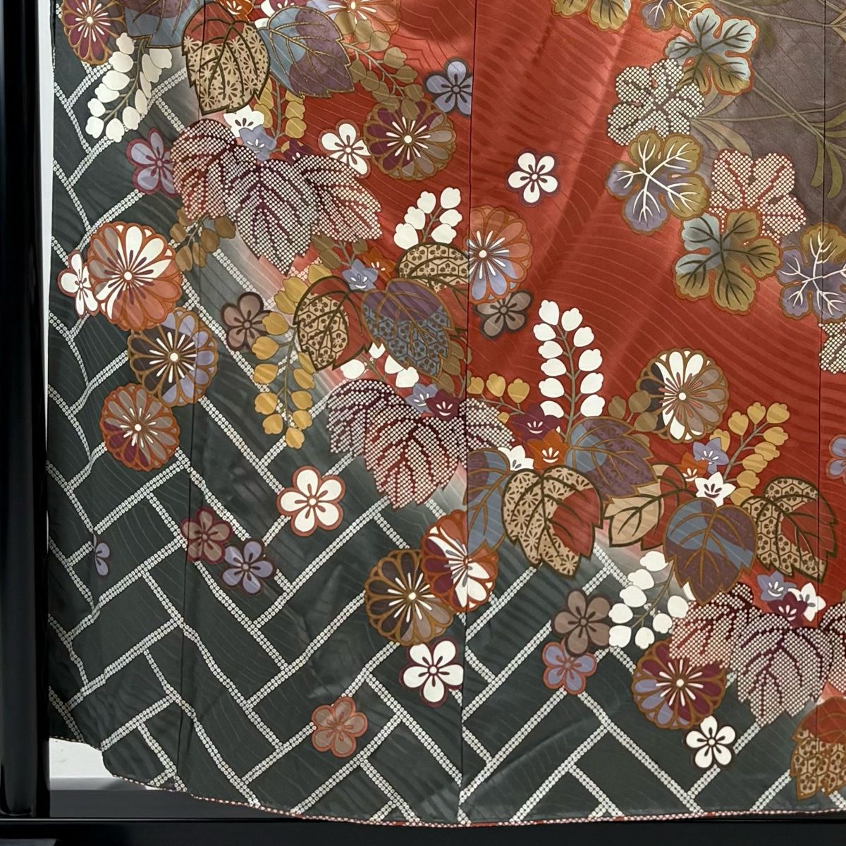 振袖 身丈156.5 cm 裄丈64 M 袷 桐 菊 刺繍 金糸 茜色 正絹