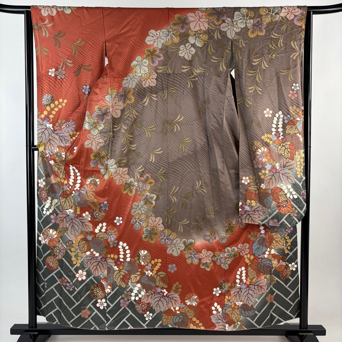 振袖 身丈156.5 cm 裄丈64 M 袷 桐 菊 刺繍 金糸 茜色 正絹