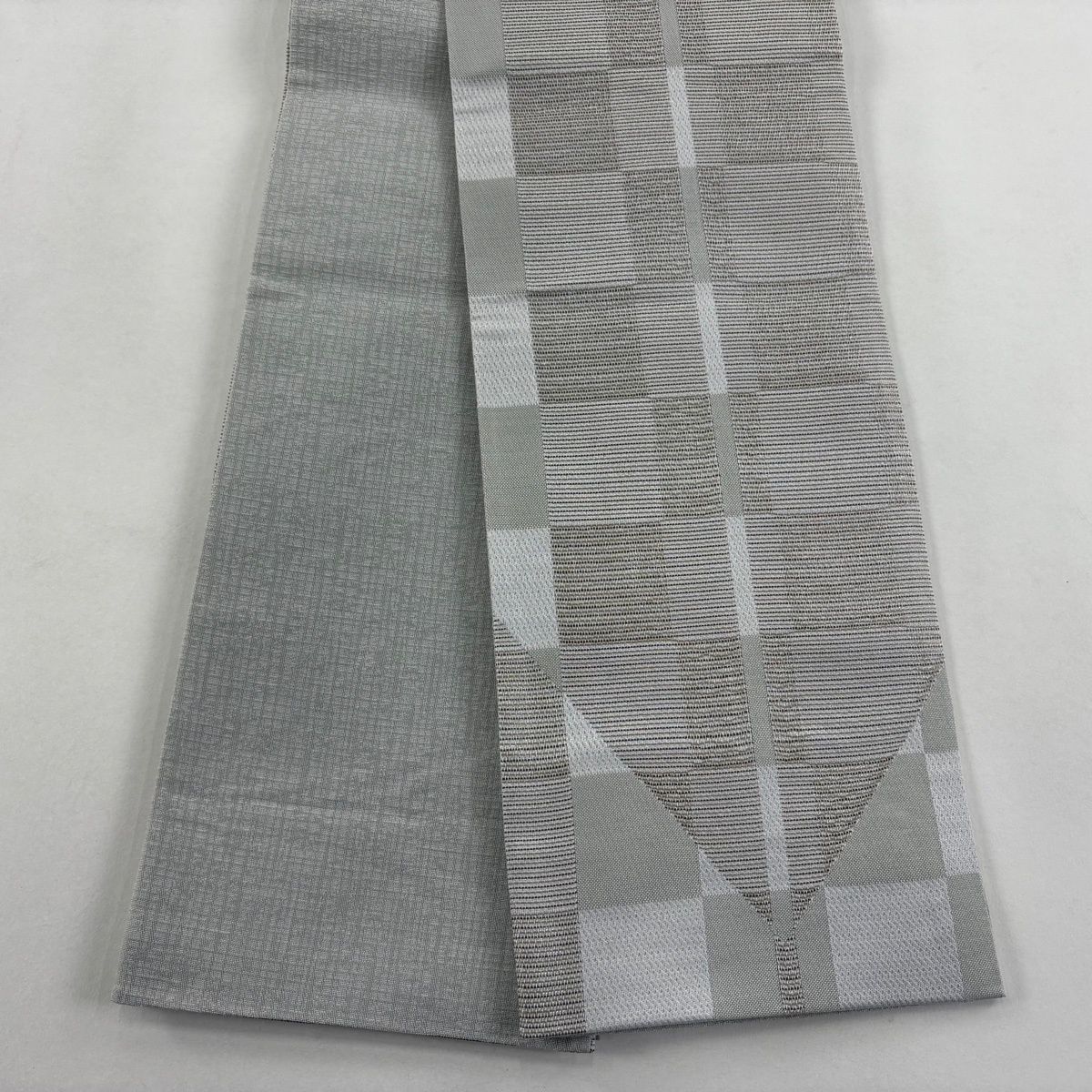 半幅帯 優品 市松 矢羽根 銀通し 灰白 化繊
