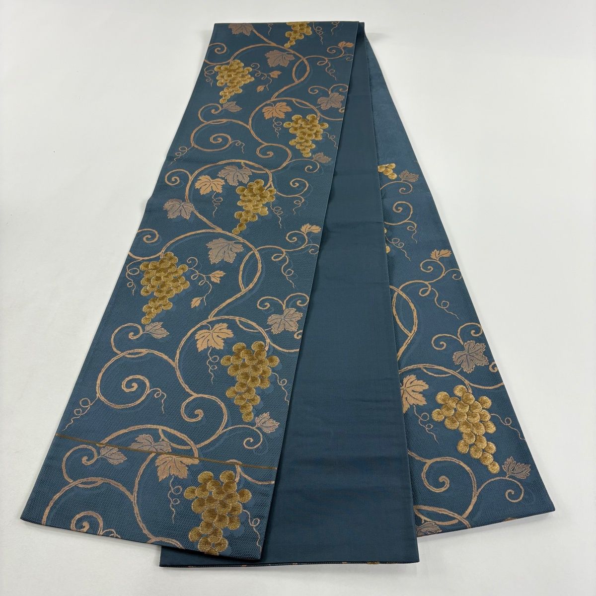 袋帯 秀品 葡萄唐草 金糸 箔 青灰色 六通 正絹 【中古】 - メルカリ
