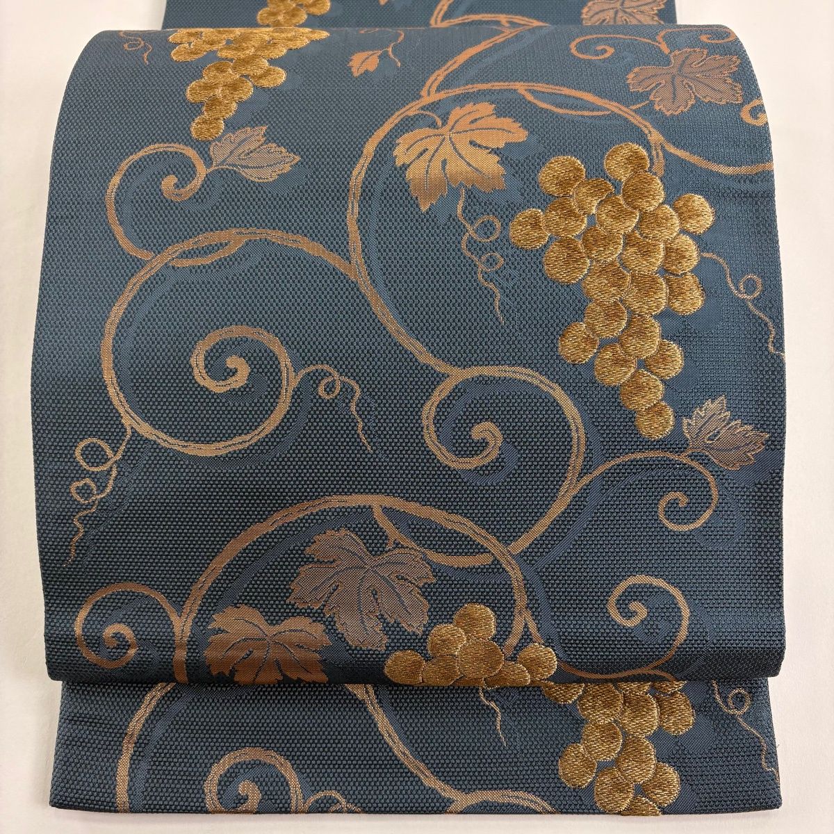 袋帯 秀品 葡萄唐草 金糸 箔 青灰色 六通 正絹 【中古】 - メルカリ