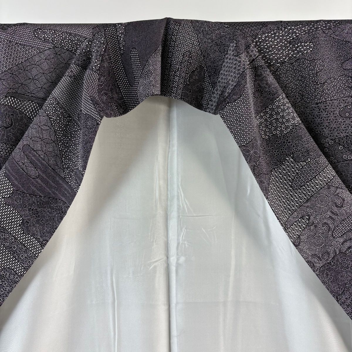  江戸小紋 身丈161.5 cm 裄丈64 M 袷 人間国宝 中村勇二郎 落款 寄せ柄 山 黒 正絹 小紋 着物