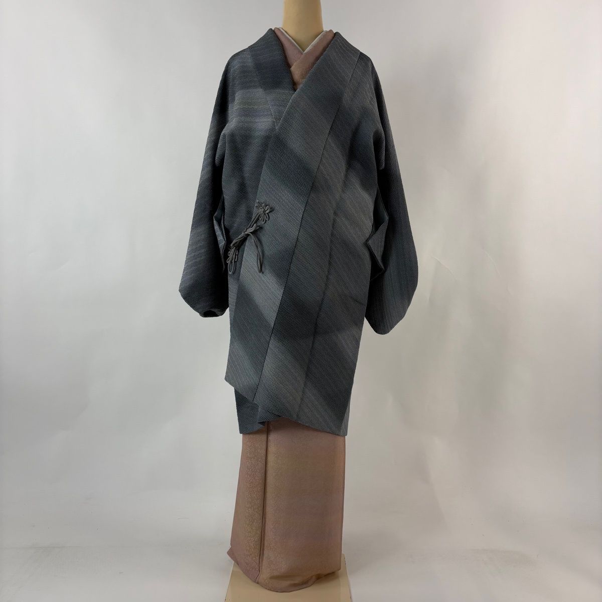 道中着 身丈102 cm 裄丈66 M 和装コート 落款 斜縞 ぼかし 灰色 正絹