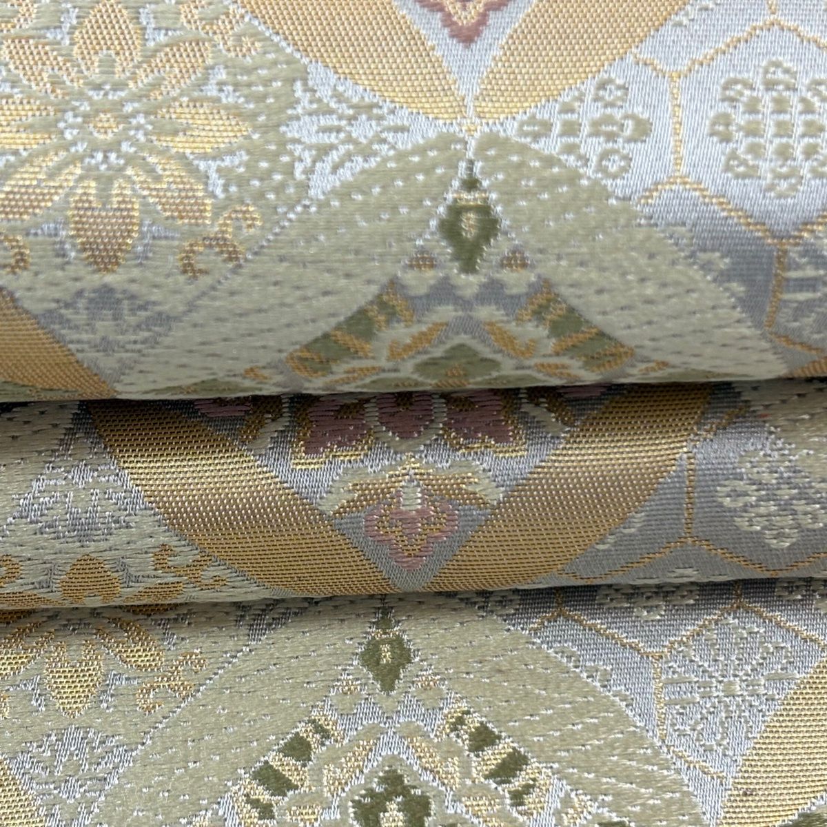 美品】 袋帯 逸品 箔屋清兵衛 落款 悠久の美 七宝 花 唐織 箔 薄緑