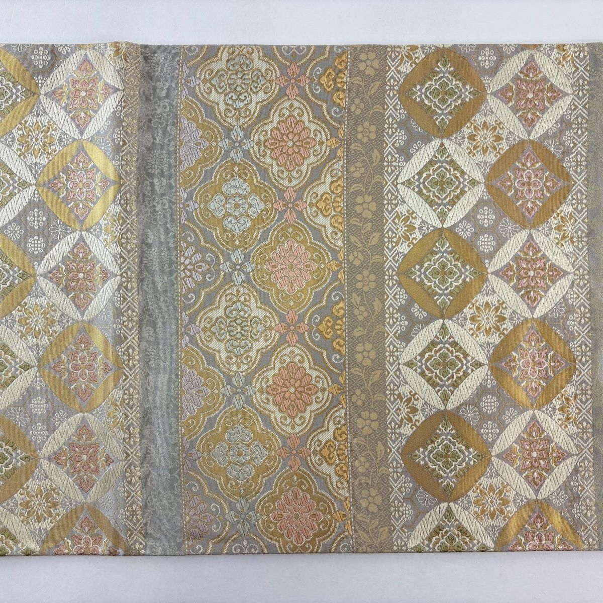 美品】 袋帯 逸品 箔屋清兵衛 落款 悠久の美 七宝 花 唐織 箔 薄緑