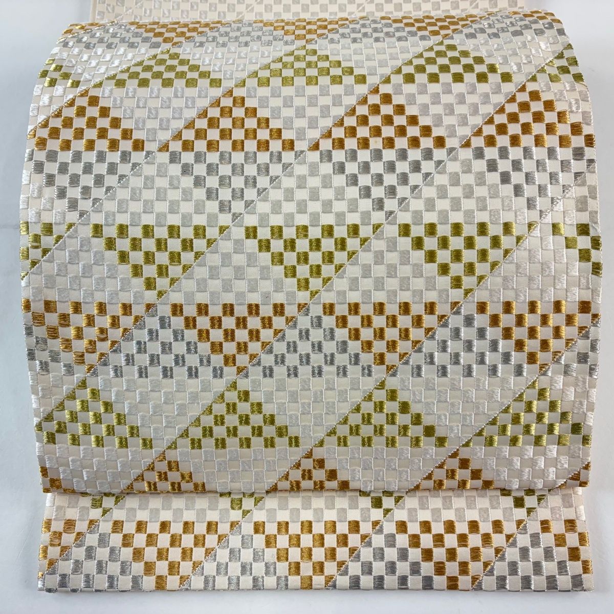 袋帯 落款 山口正夫監修 うろこ文 市松 金銀糸 クリーム お太鼓柄 正絹