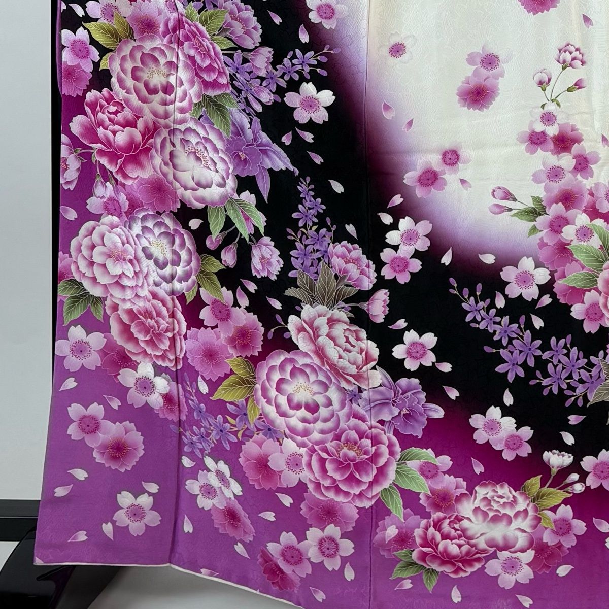 振袖 身丈167cm 裄丈68cm L 袷 桜 牡丹 ぼかし 染め分け 黒 正絹 名品