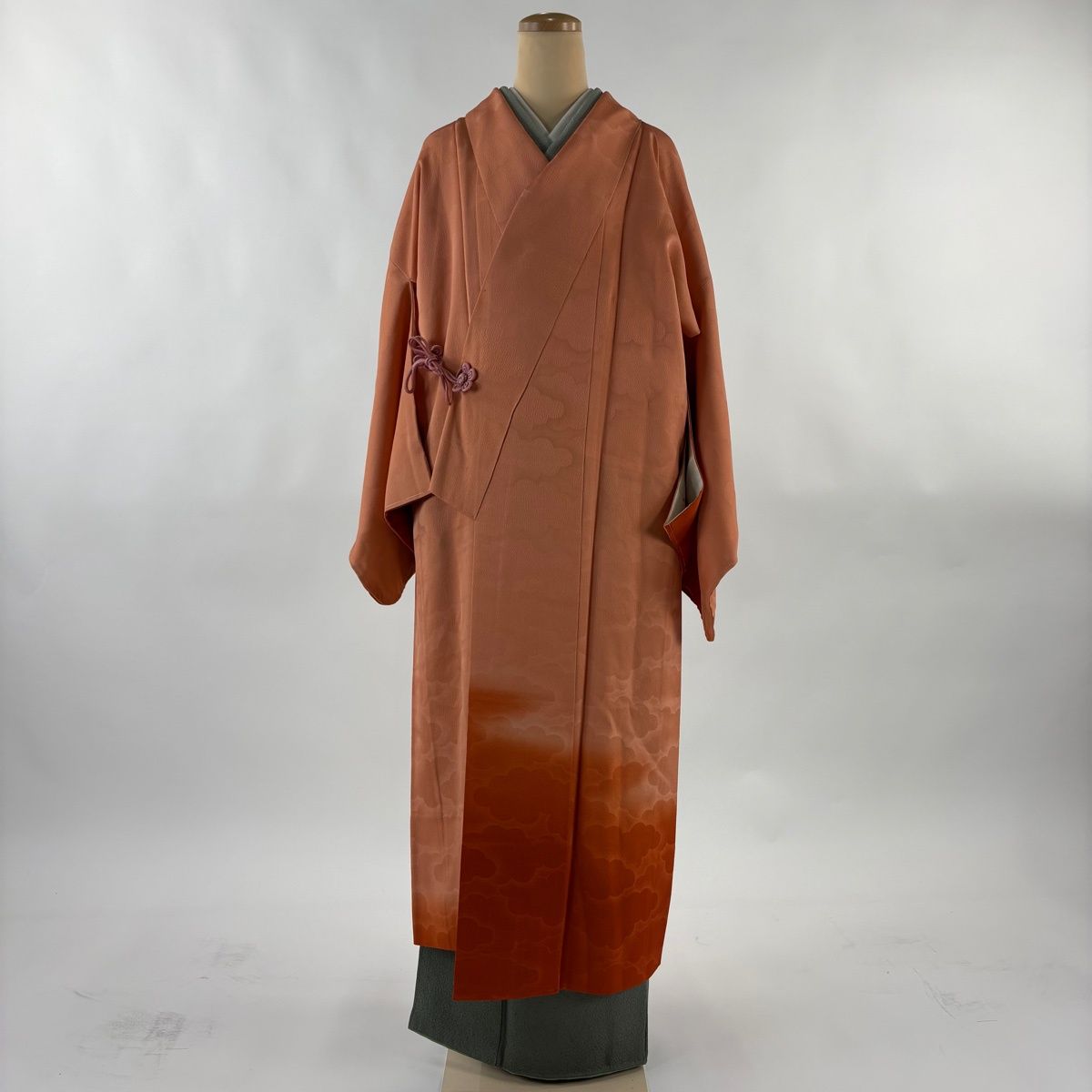 道中着 身丈127.5 cm 裄丈66 M 和装コート 着物衿 地紋 霞 ぼかし 薄オレンジ 正絹