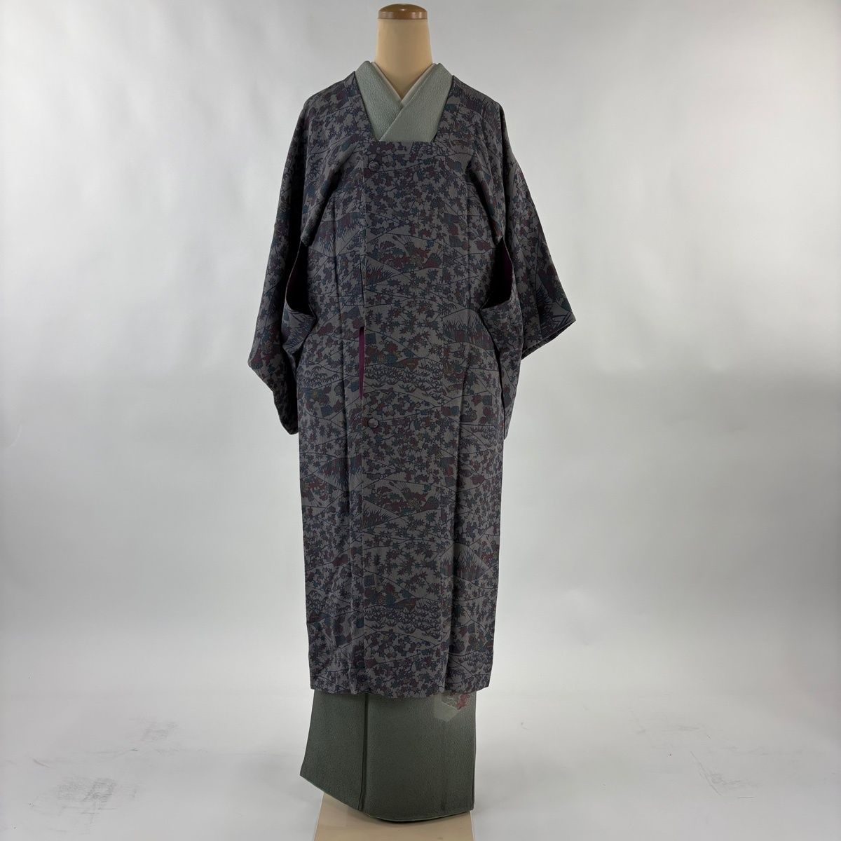 道行 身丈120 cm 裄丈62 S 人間国宝 南部芳松 和装コート 角衿 落款 扇 草花 ちりめん 灰色 正絹