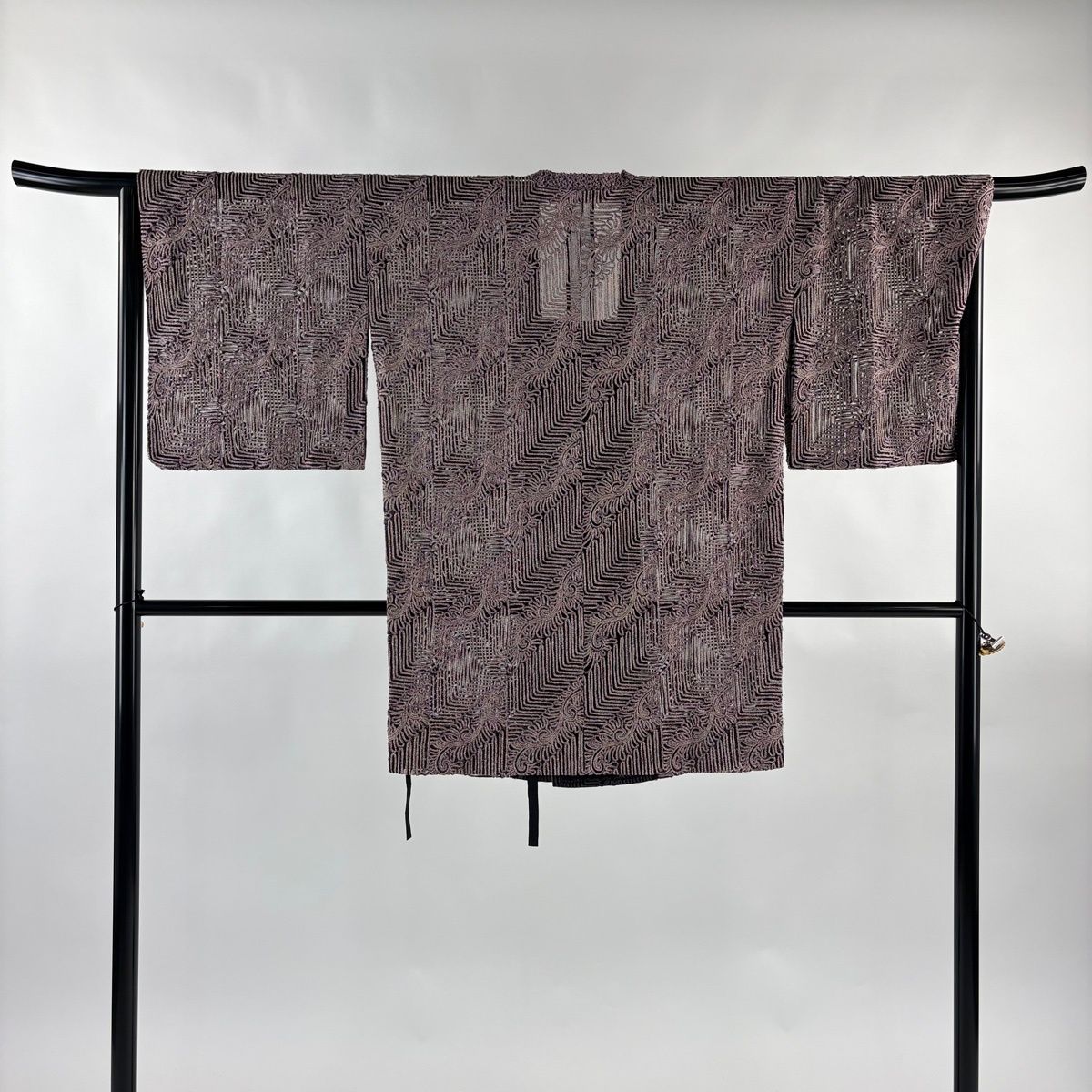 道行 身丈93 cm 裄丈70 L 無月 和装コート 角衿 唐草 幾何学 箔 黒 正絹