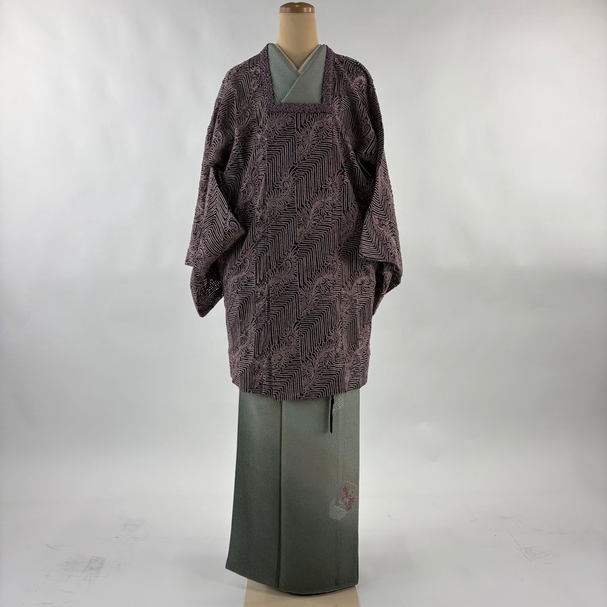 道行 身丈93 cm 裄丈70 L 無月 和装コート 角衿 唐草 幾何学 箔 黒 正絹