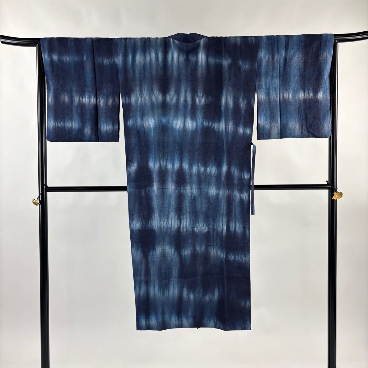 道中着 身丈129 5 cm 裄丈65 M 和装コート 着物衿 紬地 幾何学 ぼかし 藍色 化繊