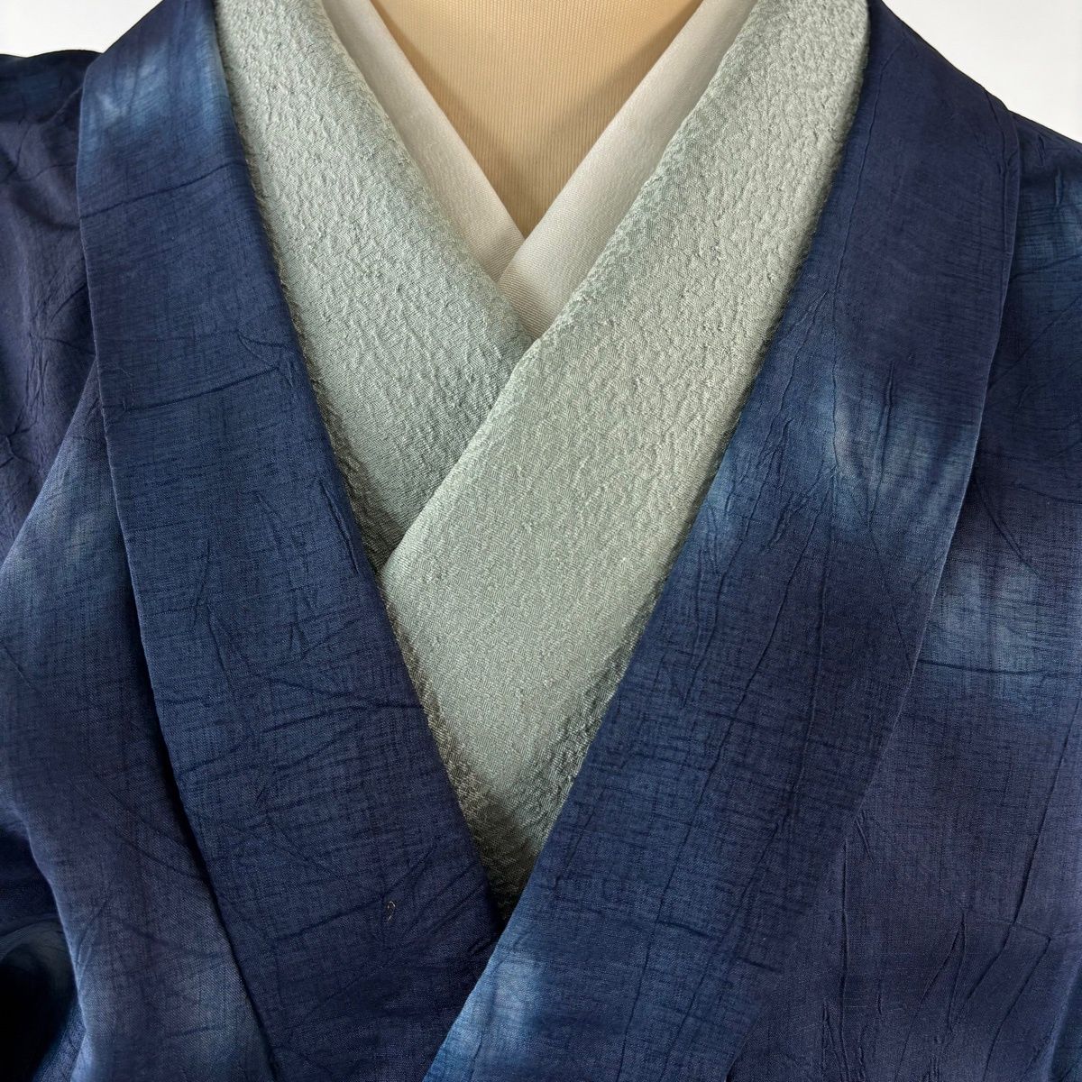  道中着 身丈129.5 cm 裄丈65 M 和装コート 着物衿 紬地 幾何学 ぼかし 藍色 化繊 羽織 着物 浴衣