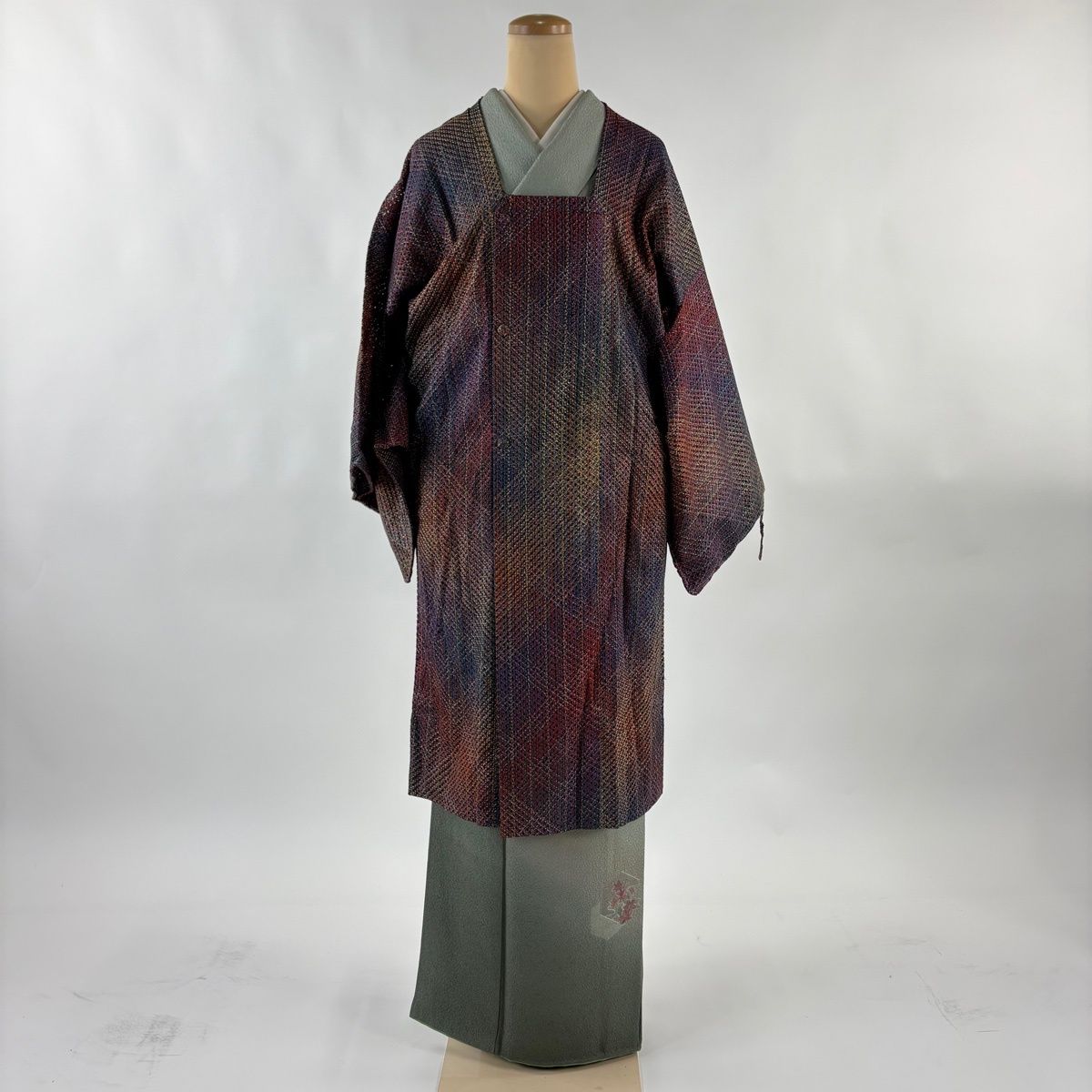 道行 身丈108 cm 裄丈70 L 和装コート 角衿 落款 幾何学 赤紫 正絹