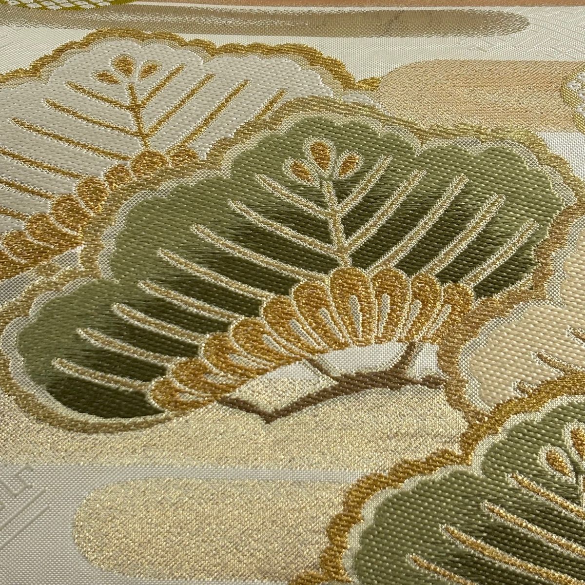 袋帯 貝島はるみ 落款 松 霞 金糸 箔 ベージュ 六通 正絹