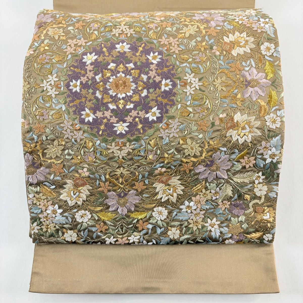 袋帯 華文 草花 刺繍 金糸 茶色 お太鼓柄 正絹