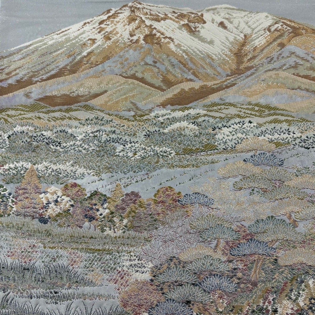袋帯 北の大地 山 樹木 箔 金糸 青灰色 お太鼓柄 正絹