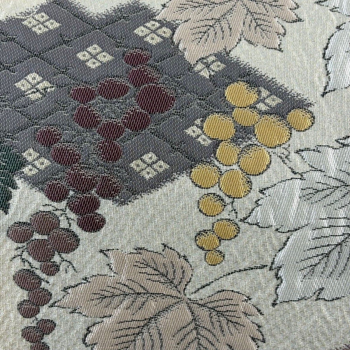 袋帯 葡萄 菱 縮緬 ベージュ 六通 正絹