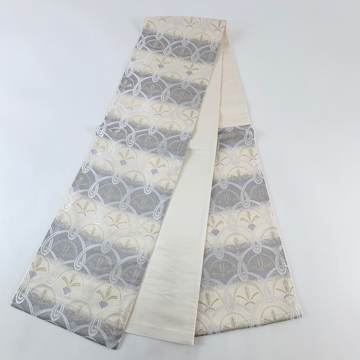 A 148六通帯 多彩金銀糸　美品 名品 幾何学 横段縞金糸 着物 A 148六通帯 多彩金銀糸 美品 名品 幾何学 横段縞