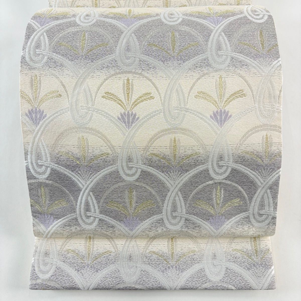 美品】 袋帯 名品 幾何学 金銀糸 刺繍 クリーム 六通 正絹 【中古 美品】 袋帯 名品 幾何学 金銀糸 刺繍 クリーム 六通 正絹 【中古